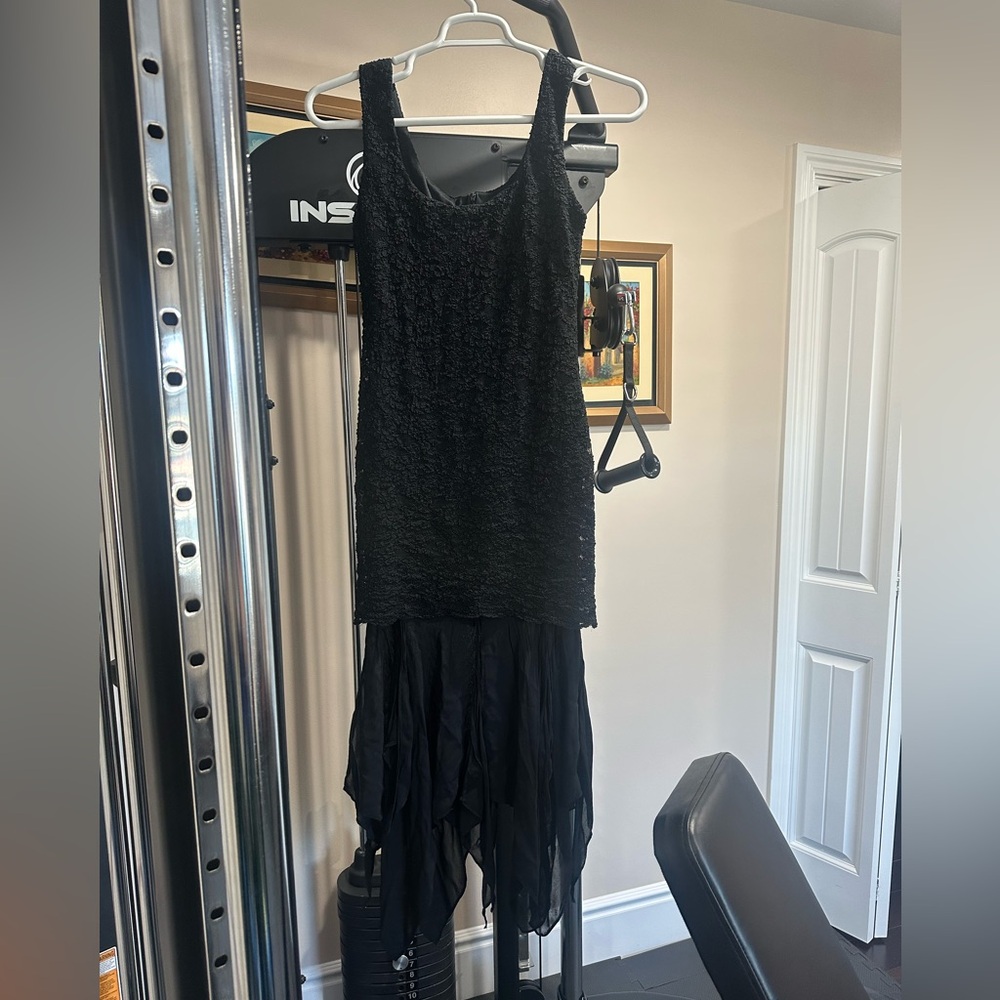 Elegant Black Sleeveless Lace Dress Ruffle Bottom Laundry by Shelli Segal